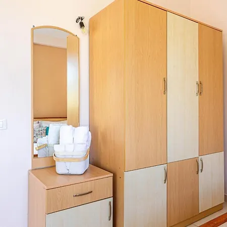 Radhima 21 - One Bedroom Apt, Kitchen * فلورا