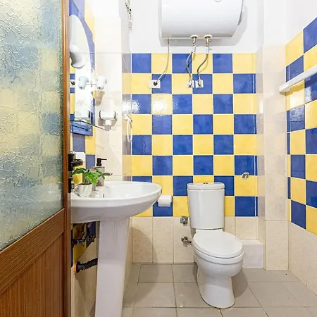 Radhima 21 - One Bedroom Apt, Kitchen *